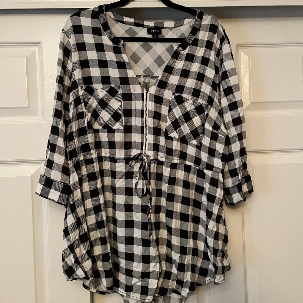 TORRID | Women's Tunic Top Black & White Plaid Long Sleeve V-neck